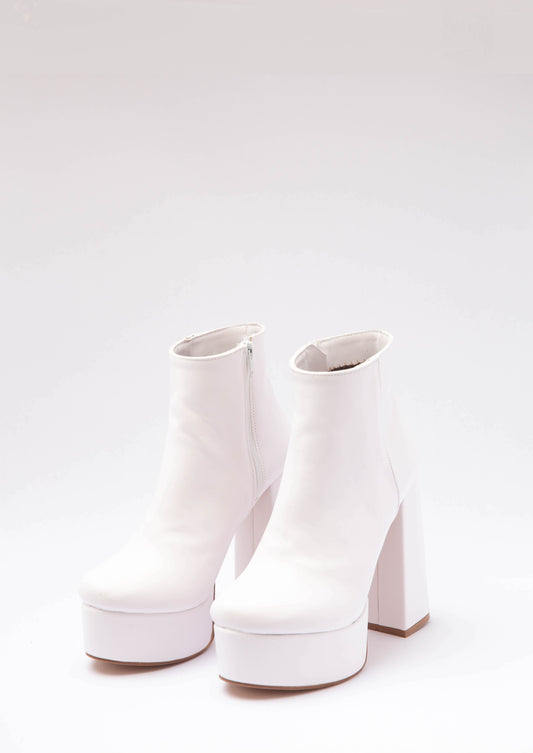 The Twiggy White Boots