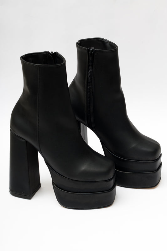 The Helena Black Boot